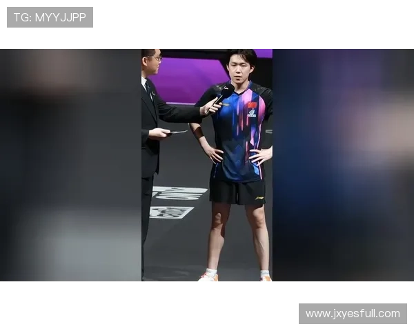 王楚钦落后逆转振奋人心 国乒替补席为他鼓掌 王楚钦落后逆转振奋人心 国乒替补席为他鼓掌